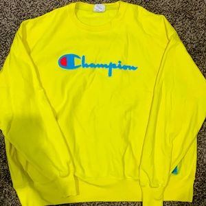 3XL yellow champion crew neck. It’s in great condition worn maybe twice.